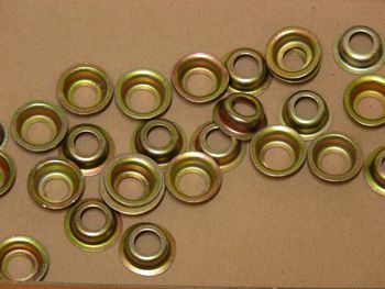 Retaining plates