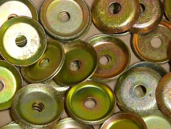 Retaining plates