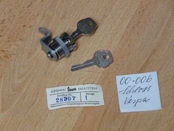 Original Vespa Ersatzteil, Katalog-Nr.: 28307 mit 2 Schlüssel SY21 Die Teile stammen aus einer Lagerauflösung
