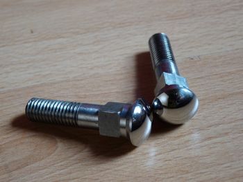 Halbrundschraube