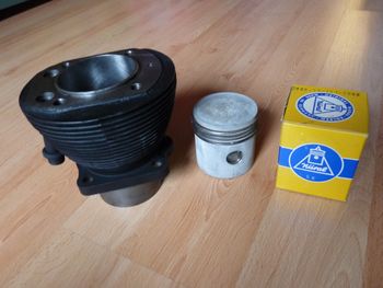 Cylinder/piston-set