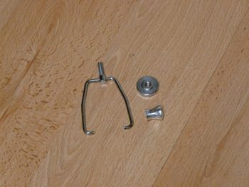 Clamping bracket with screw and clamping piece, (Klobe) including knurled nut ready for installation
