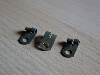 Cable shoe, at the breaker contact  