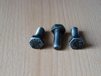 Hex screw
Dehnschraube M 9x24mm
Schaftlänge:       7    mm
Gewindelänge:  17    mm
Schlüsselweite: 15    mm
Ribe 10K oder Verbus 10K