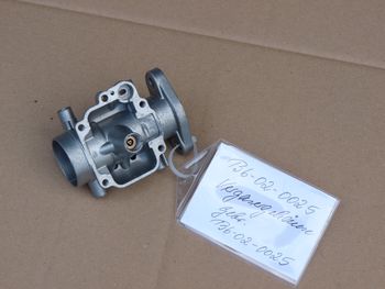 Carburetor housing