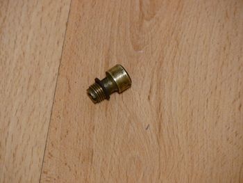 Pump pressure valve