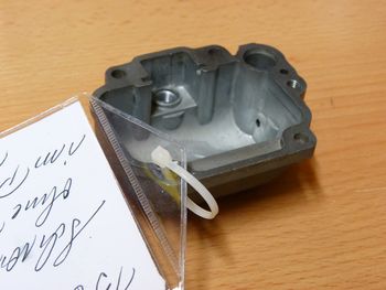 Float gauge housing