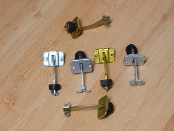 Side door locking device