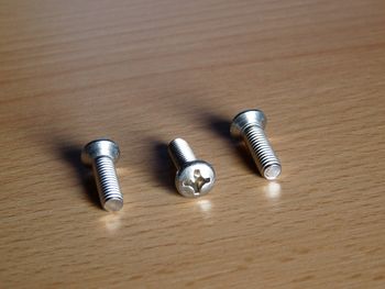 Lens head screw