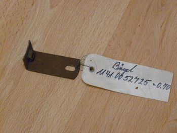 Retaining bracket