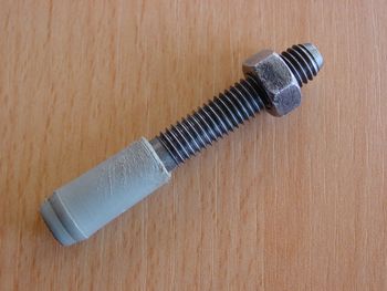 Thread bolt