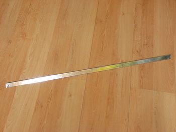 Retaining rail