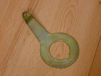 Resisting plate, used